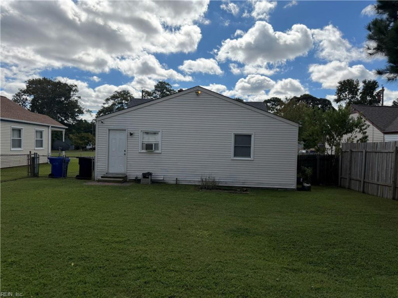 Photo 3 of 10 residential for sale in Portsmouth virginia Photo 3 of 10 residential for sale in Portsmouth virginia