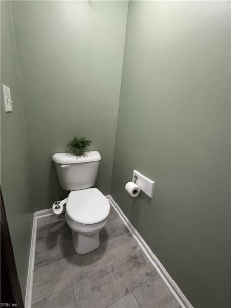 Photo 13 of 30 residential for sale in Chesapeake virginia