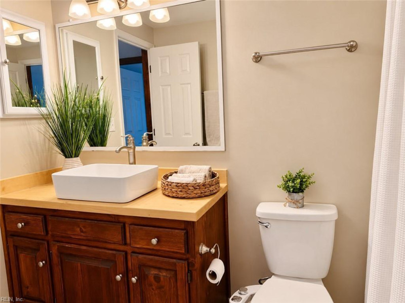 Photo 16 of 30 residential for sale in Chesapeake virginia