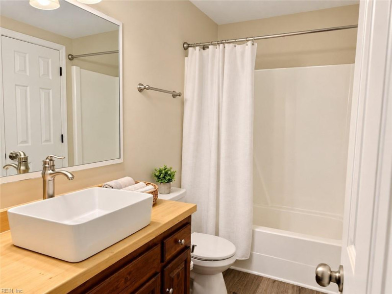 Photo 17 of 30 residential for sale in Chesapeake virginia