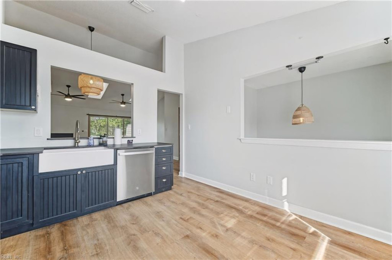 Photo 13 of 32 residential for sale in Virginia Beach virginia