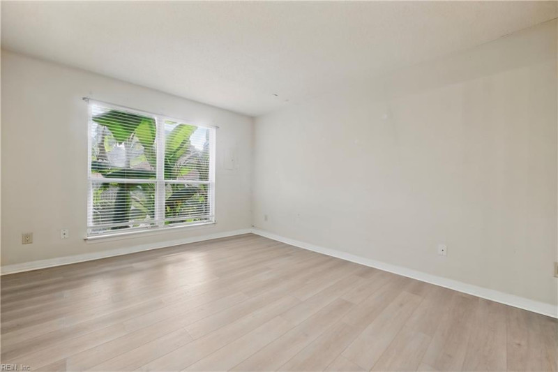 Photo 18 of 32 residential for sale in Virginia Beach virginia