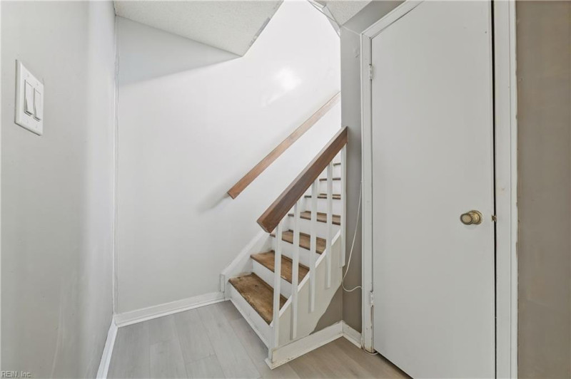 Photo 4 of 32 residential for sale in Virginia Beach virginia