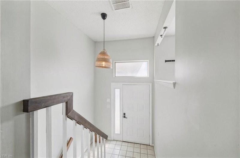 Photo 5 of 32 residential for sale in Virginia Beach virginia