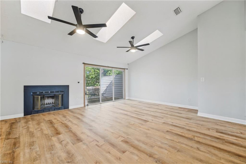 Photo 7 of 32 residential for sale in Virginia Beach virginia