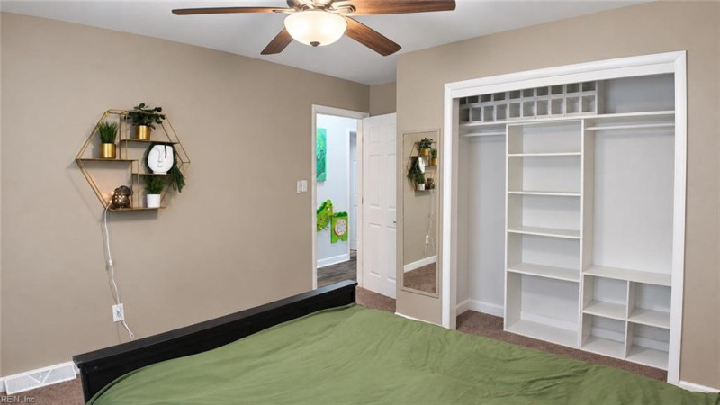Photo 16 of 25 residential for sale in Chesapeake virginia