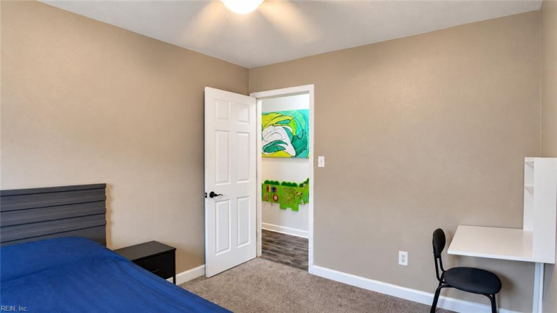 Photo 18 of 25 residential for sale in Chesapeake virginia