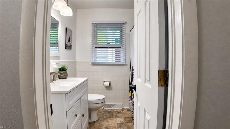 Photo 21 of 25 residential for sale in Chesapeake virginia