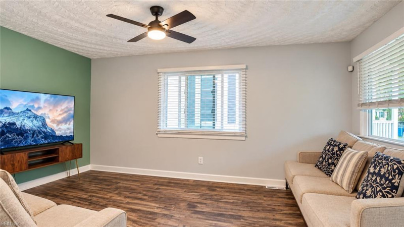 Photo 3 of 25 residential for sale in Chesapeake virginia
