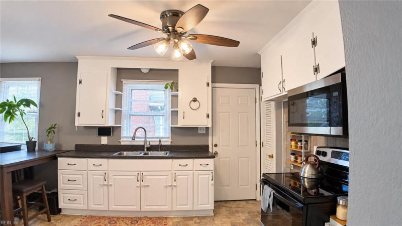 Photo 7 of 25 residential for sale in Chesapeake virginia