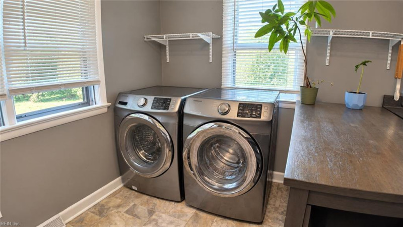 Photo 8 of 25 residential for sale in Chesapeake virginia
