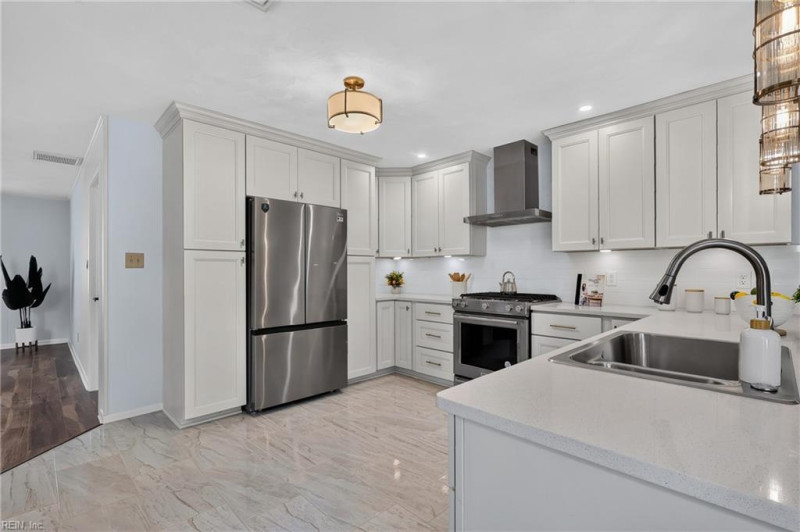 Photo 10 of 37 residential for sale in Virginia Beach virginia