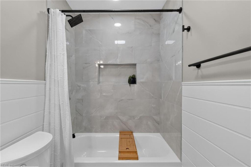 Photo 17 of 37 residential for sale in Virginia Beach virginia
