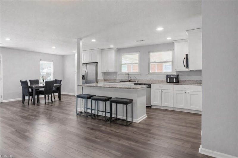 Photo 11 of 27 residential for sale in Portsmouth virginia
