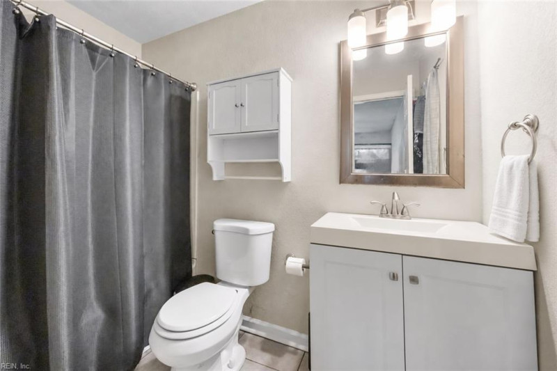 Photo 16 of 27 residential for sale in Portsmouth virginia