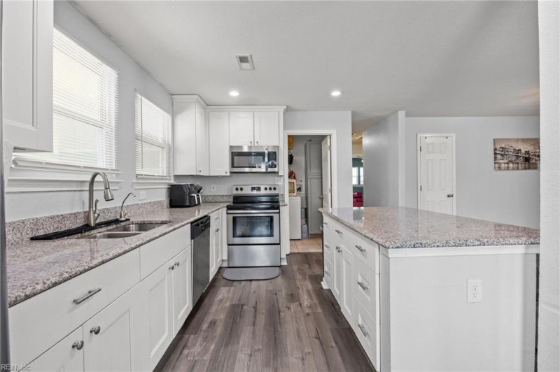 Photo 3 of 27 residential for sale in Portsmouth virginia