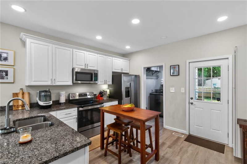 Photo 4 of 19 residential for sale in Newport News virginia