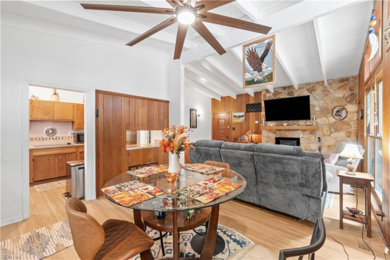 Photo 10 of 41 residential for sale in Virginia Beach virginia