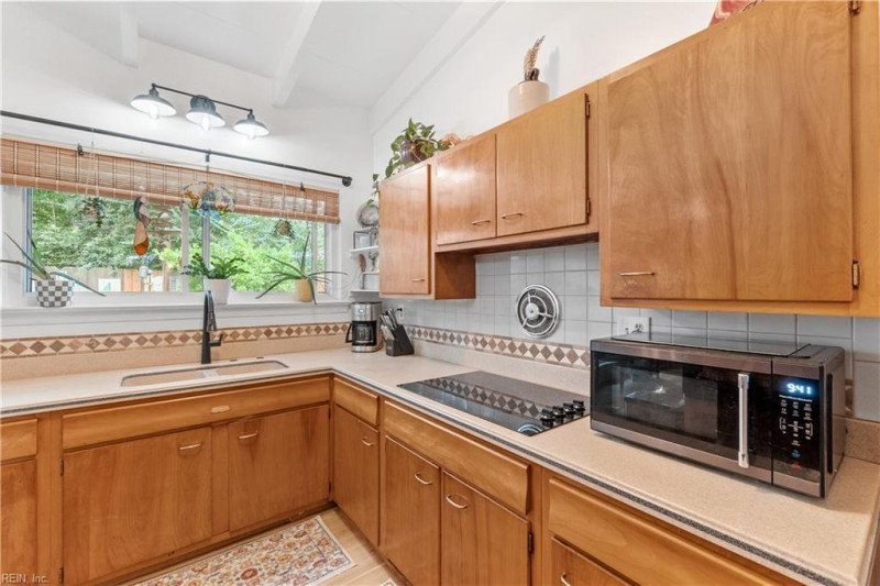 Photo 13 of 41 residential for sale in Virginia Beach virginia