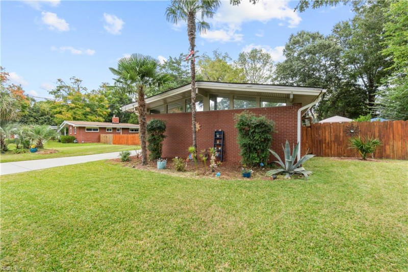 Photo 4 of 41 residential for sale in Virginia Beach virginia