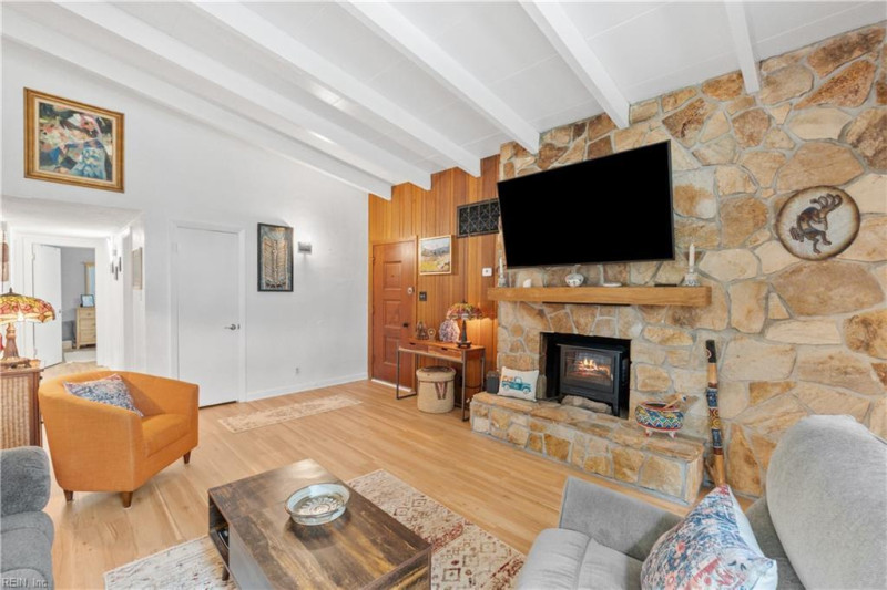 Photo 6 of 41 residential for sale in Virginia Beach virginia