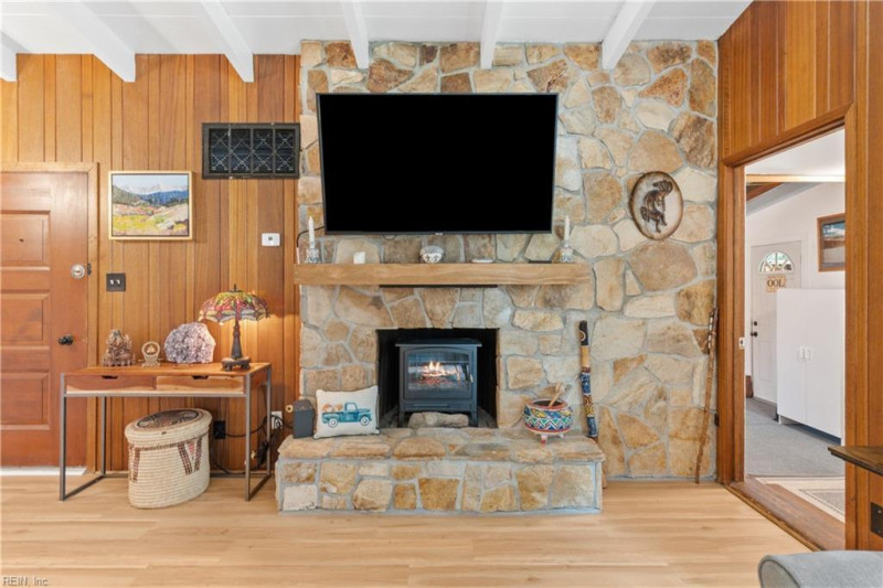 Photo 8 of 41 residential for sale in Virginia Beach virginia
