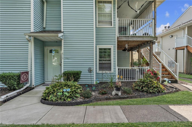 Photo 4 of 32 residential for sale in Virginia Beach virginia