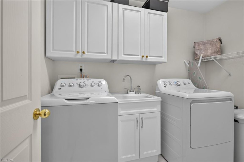 Photo 16 of 44 residential for sale in Virginia Beach virginia