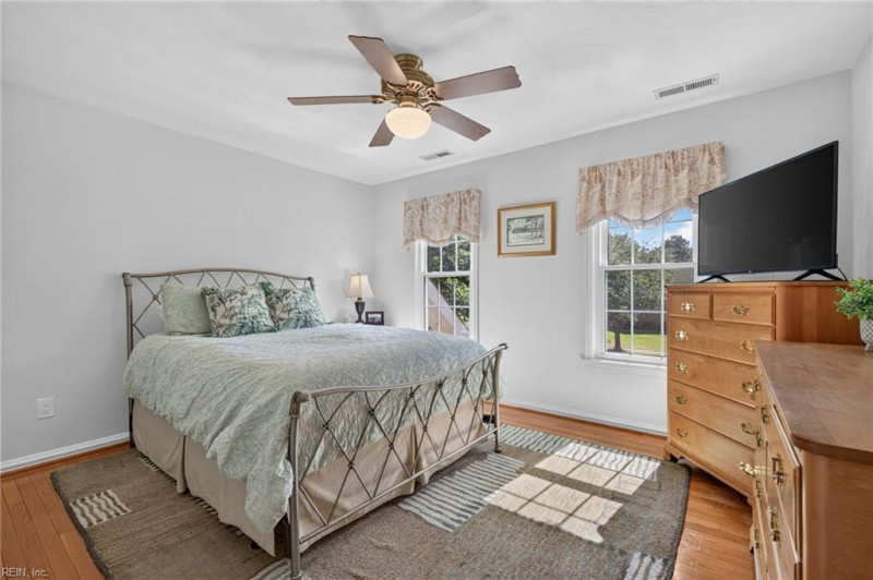 Photo 25 of 44 residential for sale in Virginia Beach virginia