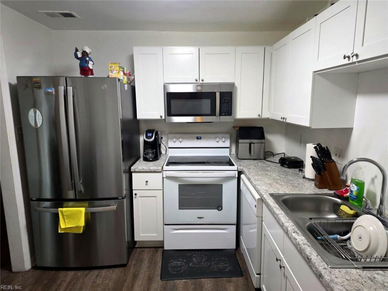 Photo 6 of 33 residential for sale in Newport News virginia