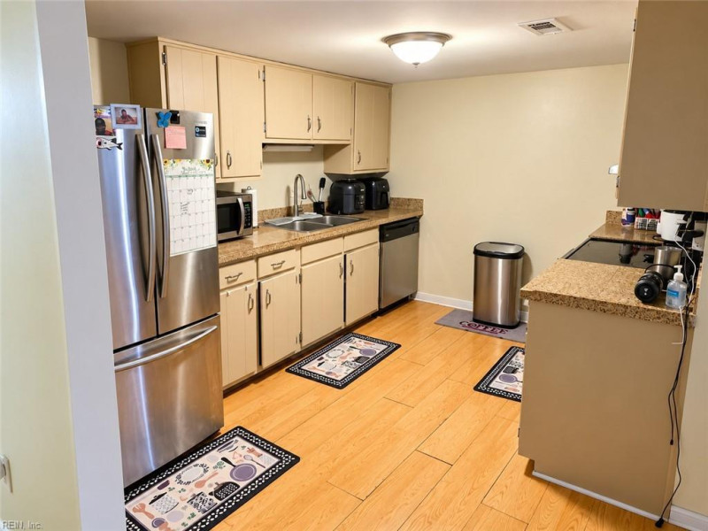 Photo 4 of 20 residential for sale in Newport News virginia