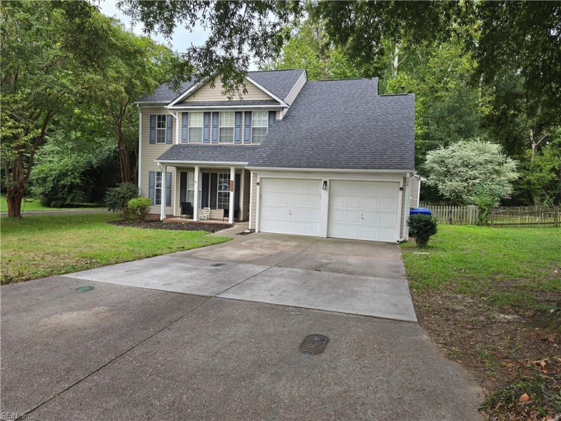 Photo 4 of 14 residential for sale in Suffolk virginia