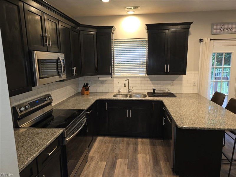 Photo 5 of 14 residential for sale in Suffolk virginia