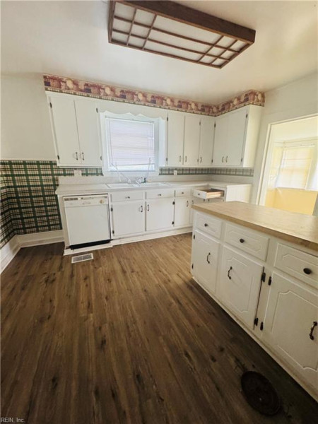 Photo 3 of 17 residential for sale in Southampton County virginia