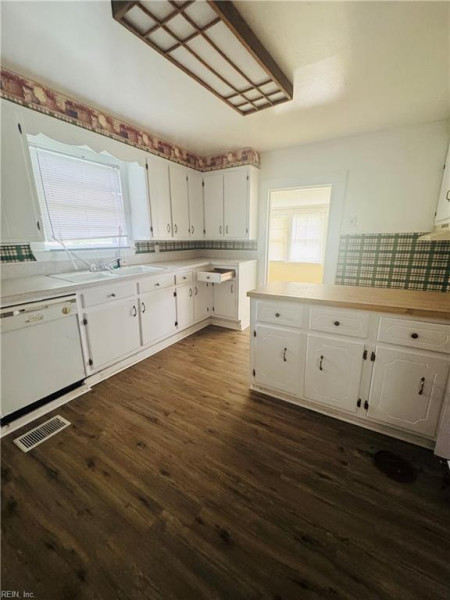 Photo 4 of 17 residential for sale in Southampton County virginia
