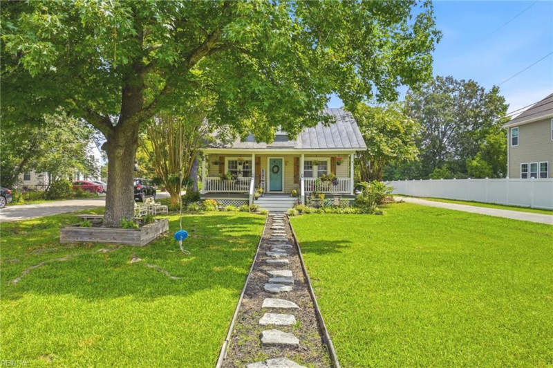 Photo 1 of 32 residential for sale in Chesapeake virginia