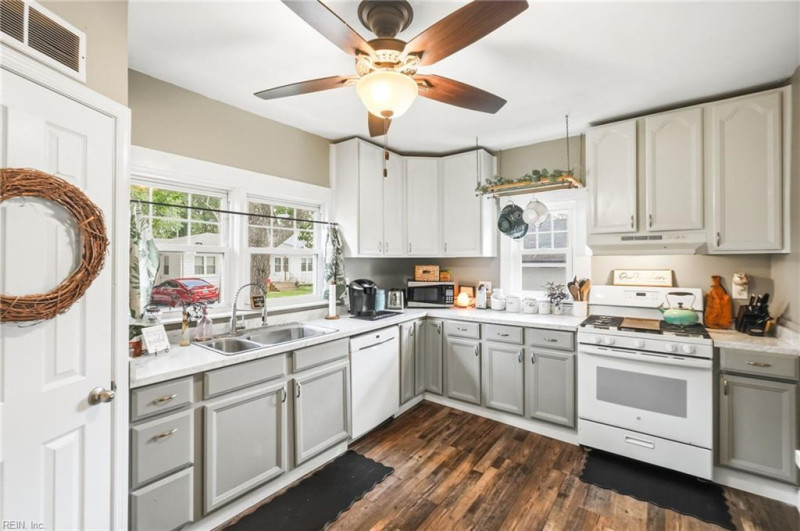Photo 12 of 32 residential for sale in Chesapeake virginia