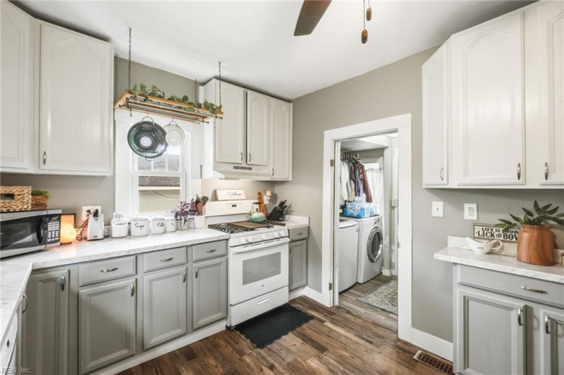 Photo 13 of 32 residential for sale in Chesapeake virginia