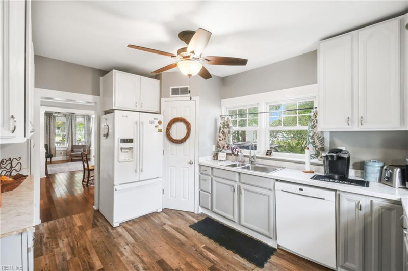 Photo 14 of 32 residential for sale in Chesapeake virginia