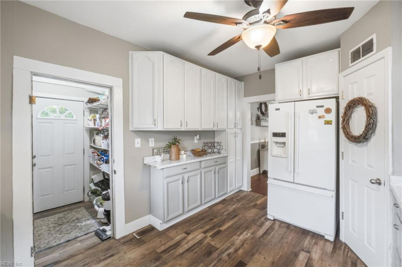 Photo 15 of 32 residential for sale in Chesapeake virginia