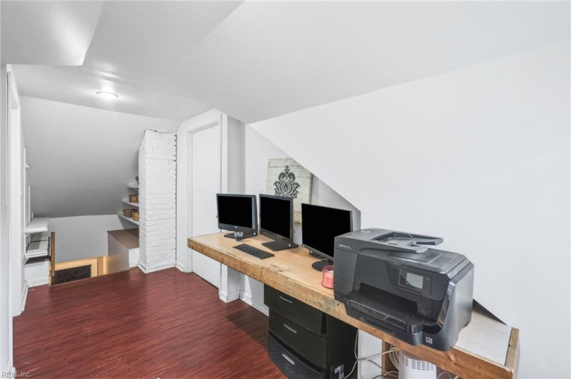 Photo 18 of 32 residential for sale in Chesapeake virginia