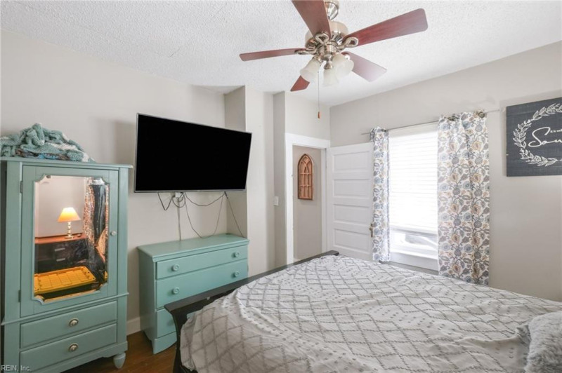 Photo 22 of 32 residential for sale in Chesapeake virginia