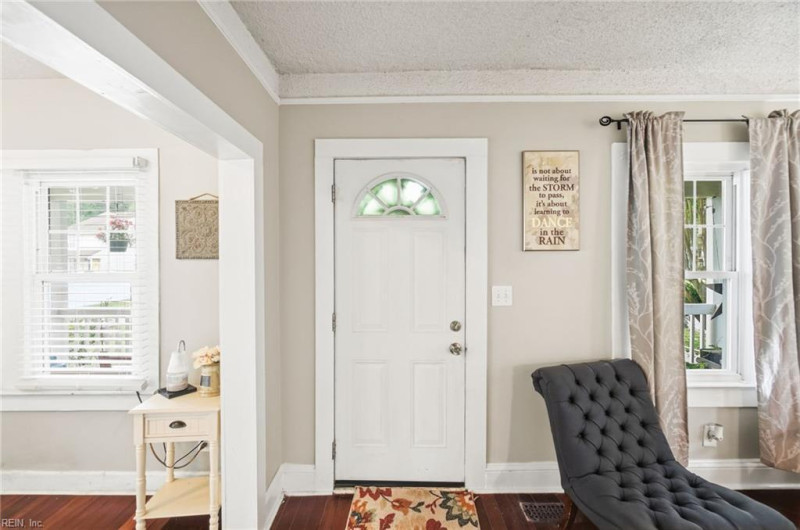 Photo 3 of 32 residential for sale in Chesapeake virginia