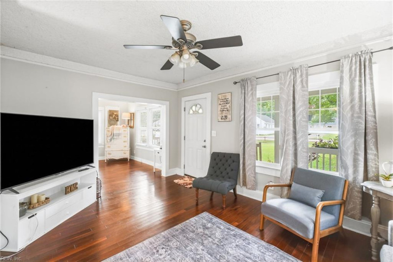 Photo 4 of 32 residential for sale in Chesapeake virginia