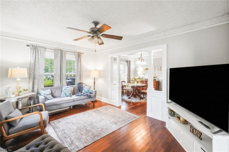 Photo 5 of 32 residential for sale in Chesapeake virginia