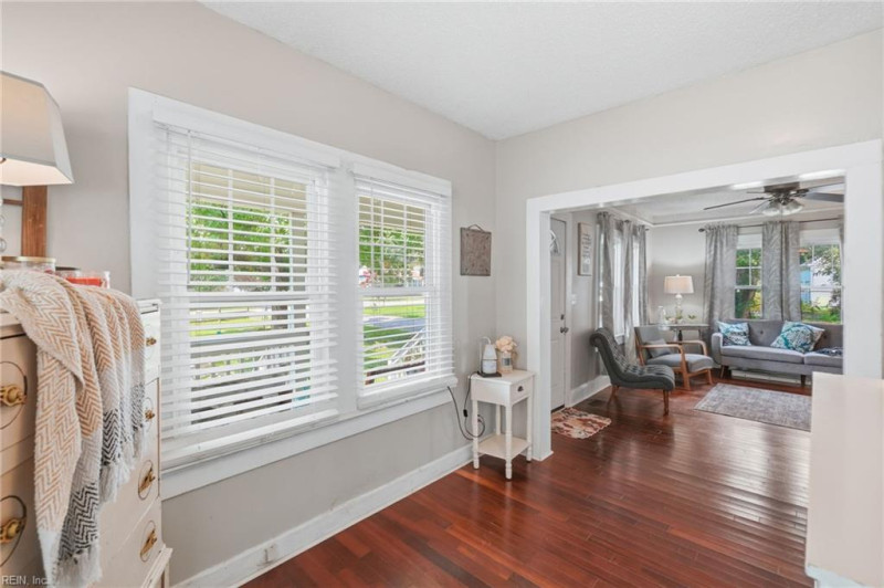 Photo 8 of 32 residential for sale in Chesapeake virginia