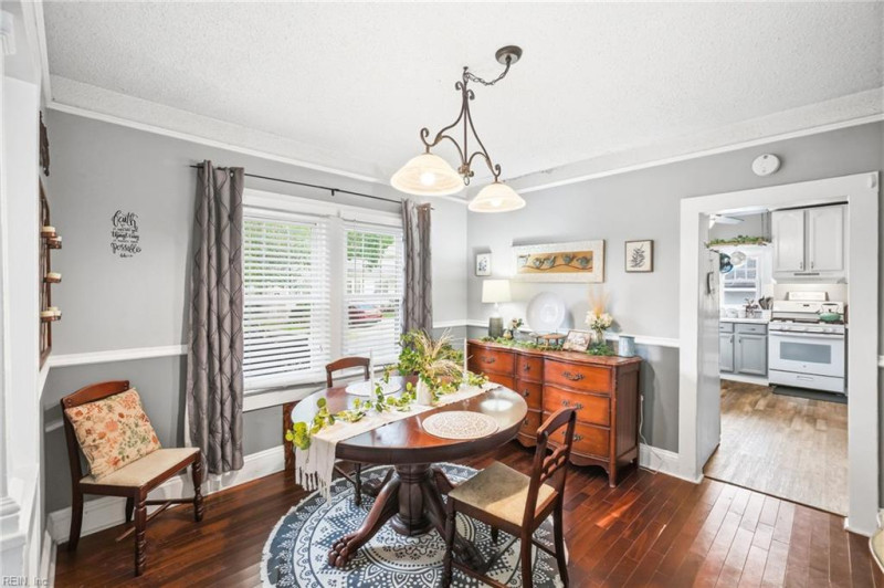 Photo 9 of 32 residential for sale in Chesapeake virginia