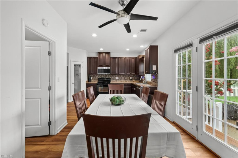 Photo 10 of 34 residential for sale in Chesapeake virginia
