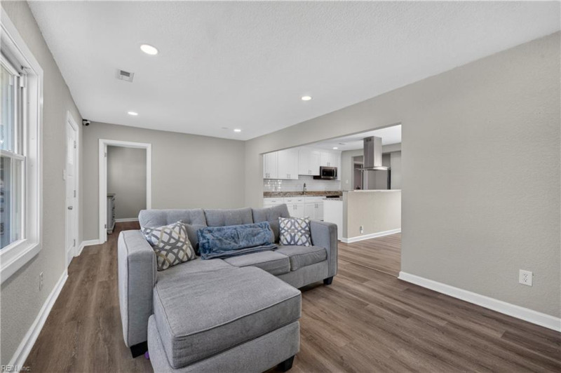 Photo 11 of 29 residential for sale in Norfolk virginia