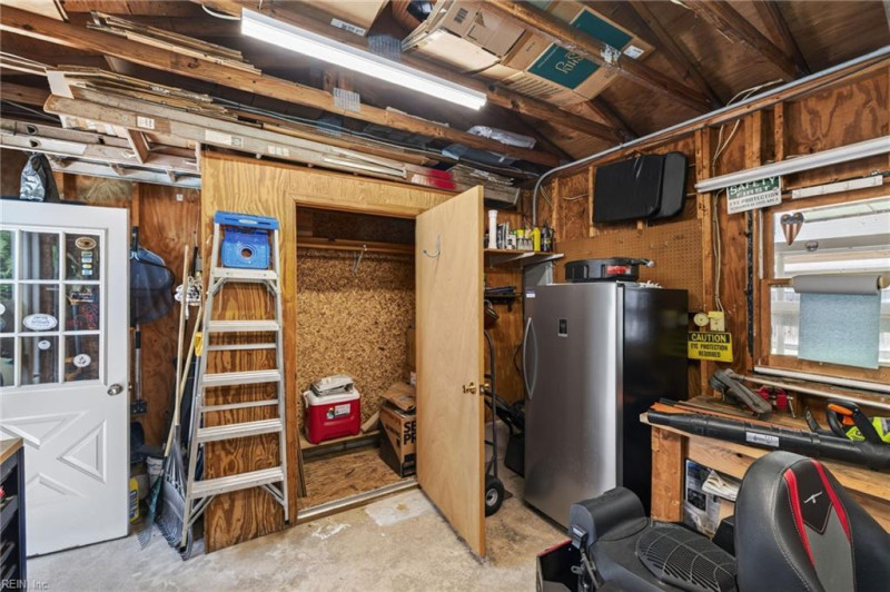 Photo 10 of 41 residential for sale in Chesapeake virginia